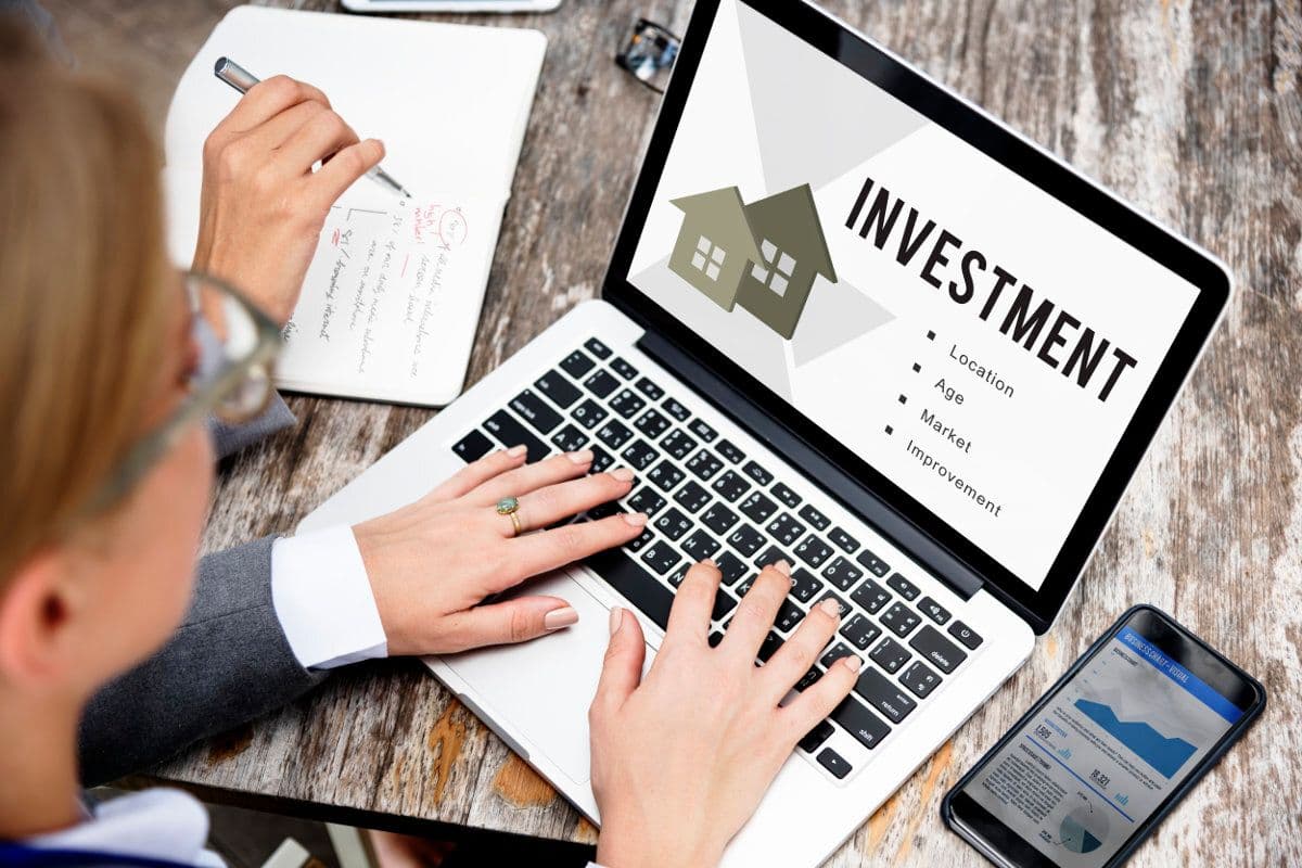 Home or away? Choosing an investment property location